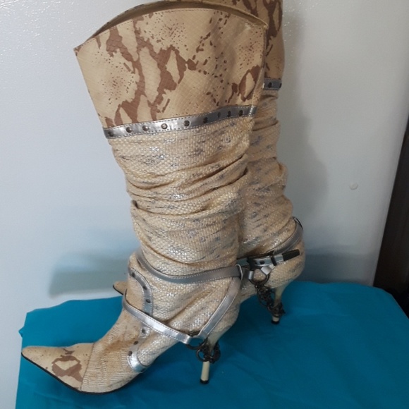 ๐น๐น๐น Beautiful boots ๐ - Picture 2 of 3